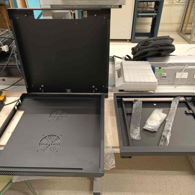 Montaje armario rack piezas desmontadas estructura